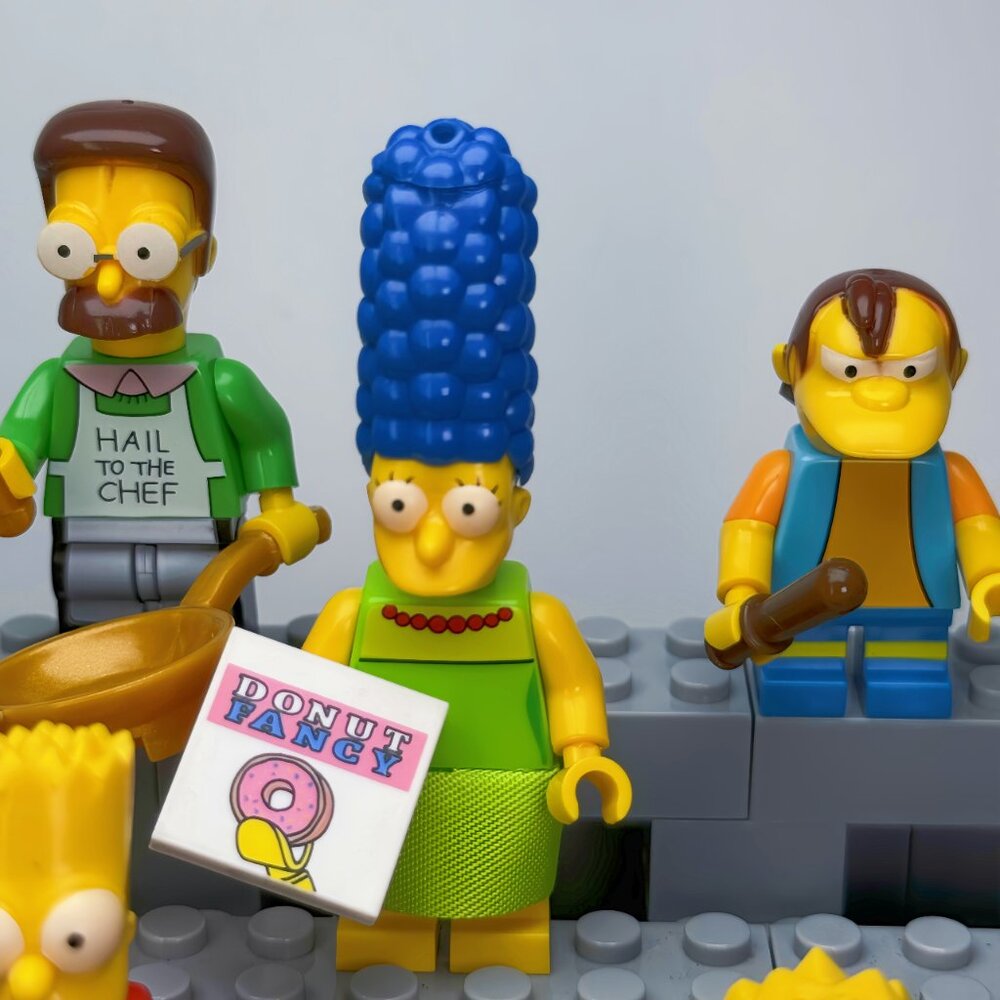The Simpsons Custom Minifigure Set – Homer, Marge, Bart, Lisa, Maggie(8pcs) - Picture 4 of 6
